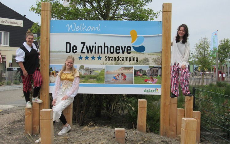 Animatieteam ingang camping