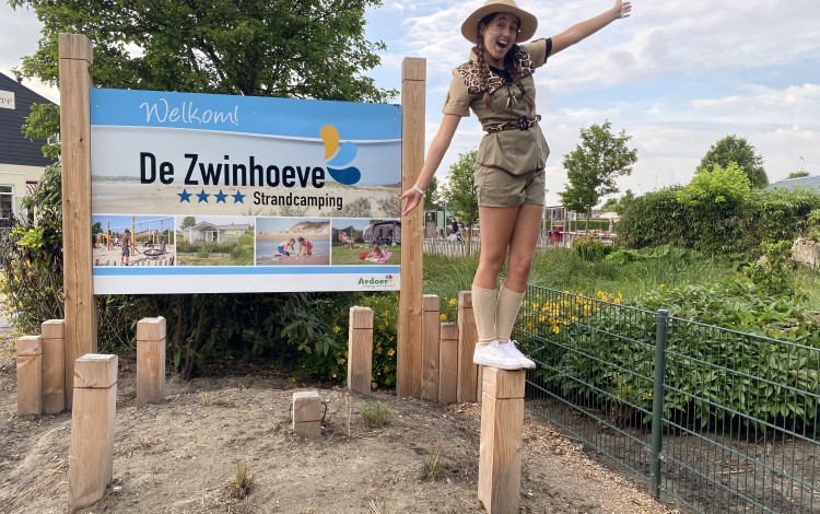 Animatieteam ingang safari