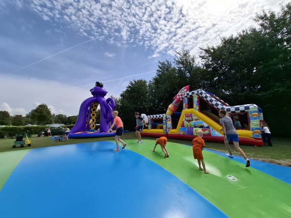 Springkussens en airtrampoline